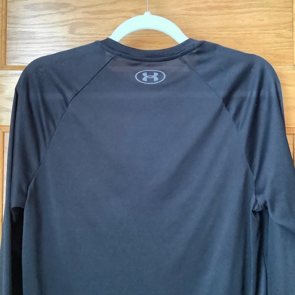 UNDER ARMOUR Black Loose Long Sleeve Tee Size SM - Picture 4 of 7